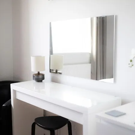 Stunning Sea Views, Luxury Beaches & Restaurants Are A Short Walk Away * New Quay