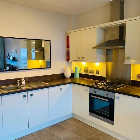 Stunning Sea Views, Luxury Beaches & Restaurants Are A Short Walk Away * Newquay (Cornwall)