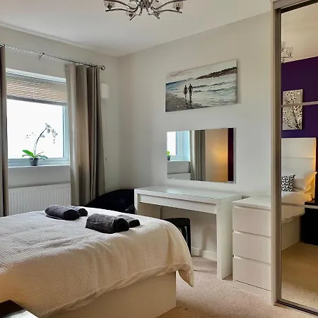 Stunning Sea Views, Luxury Beaches & Restaurants Are A Short Walk Away Newquay (Cornwall)