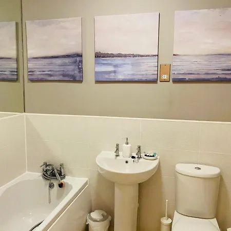 Stunning Sea Views, Luxury Beaches & Restaurants Are A Short Walk Away * Newquay (Cornwall)