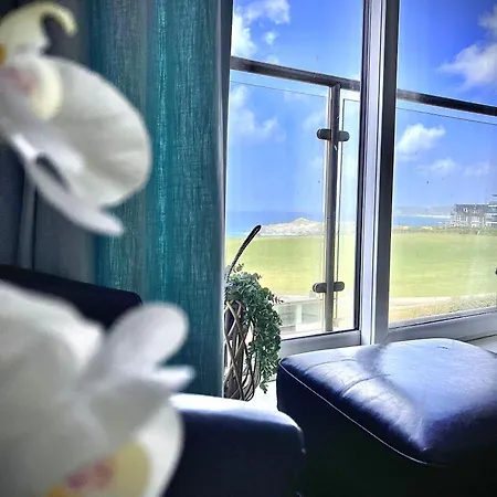Apartment Stunning Sea Views, Luxury Beaches & Restaurants Are A Short Walk Away *